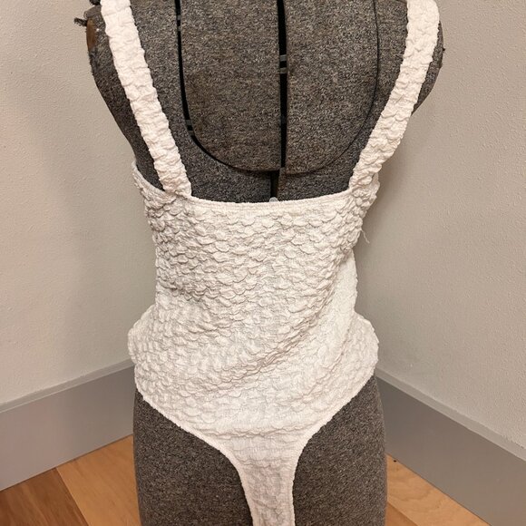 ASTR Size Large body suit - Picture 2 of 2